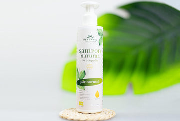 Părul sănătos începe cu ingrediente curate – Beneficiile unui șampon organic