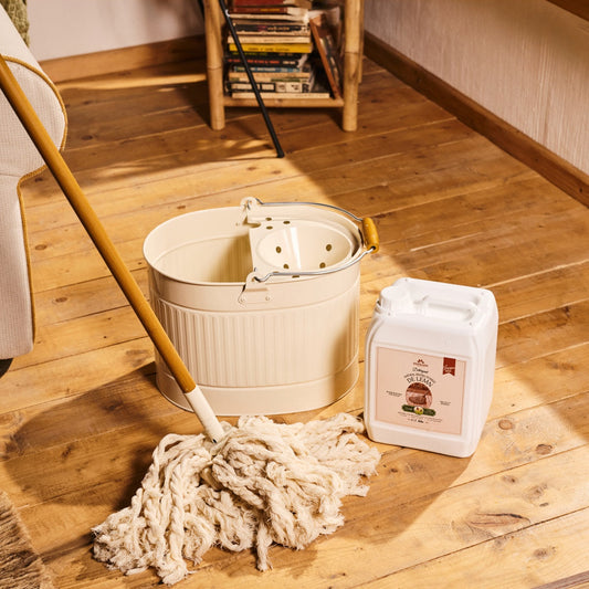 Detergent bio degradabil parchet lemn cu pin, 5 L, comanda online