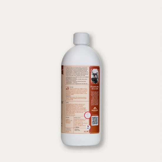 Detergent romanesc bio degradabil pentru lemn cu ulei esențial de Pin, 1000ml - 1L