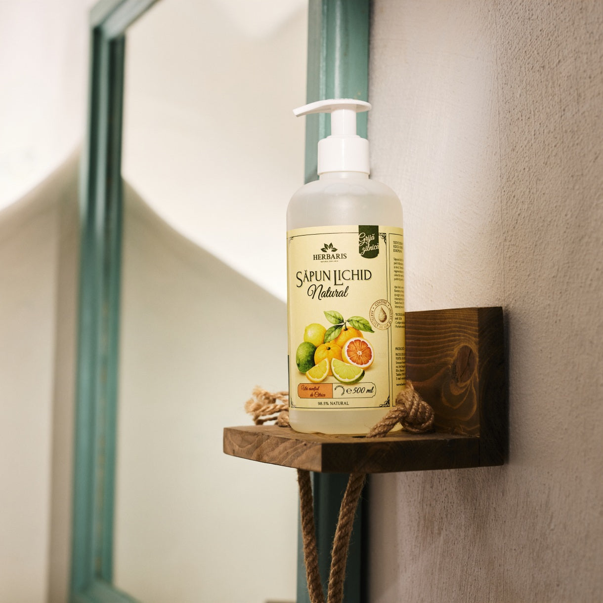 Săpun pe bază de ingrediente vegetale cu ulei esențial de Citrice 500 ml, cu livrare prin curier